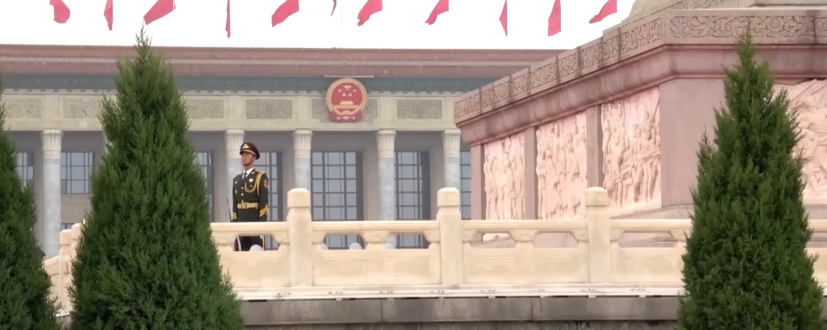今天，我們跟隨習(xí)近平總書記一起致敬英雄！
