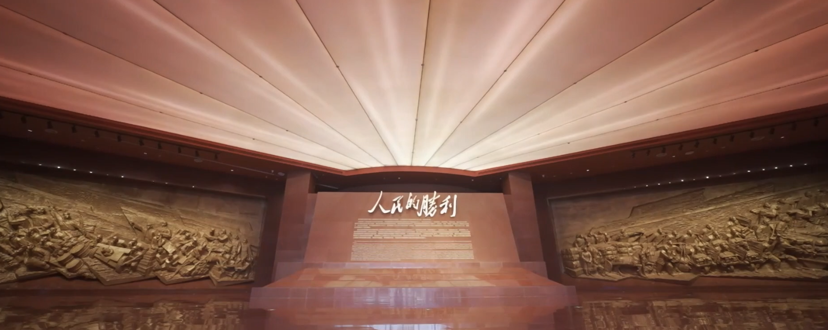 今天，我們跟隨習(xí)近平總書記一起致敬英雄！
