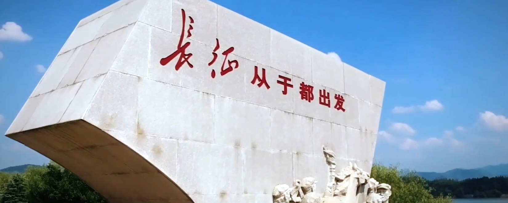 今天，我們跟隨習(xí)近平總書記一起致敬英雄！
