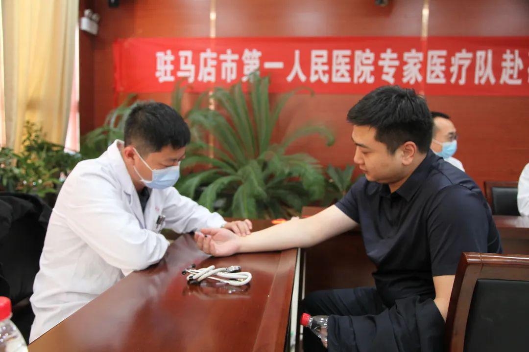 確山：健康講座進(jìn)警營 義診咨詢暖警心