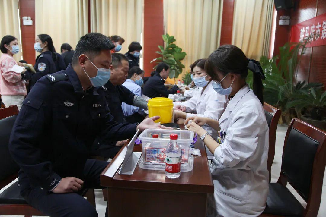 確山：健康講座進(jìn)警營 義診咨詢暖警心