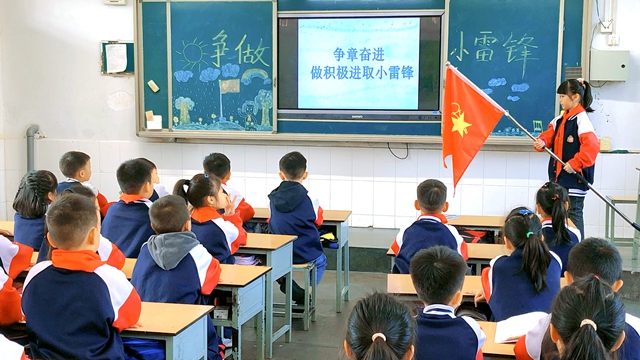 駐馬店實(shí)驗(yàn)小學(xué)開(kāi)展少先隊(duì)雛鷹爭(zhēng)章活動(dòng)