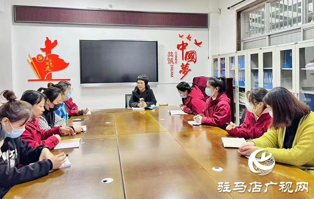 駐馬店市實(shí)驗(yàn)幼兒園開(kāi)展推門(mén)聽(tīng)課活動(dòng)