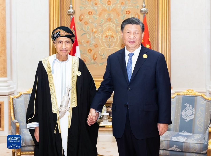 習近平會見阿曼內(nèi)閣副首相法赫德親王