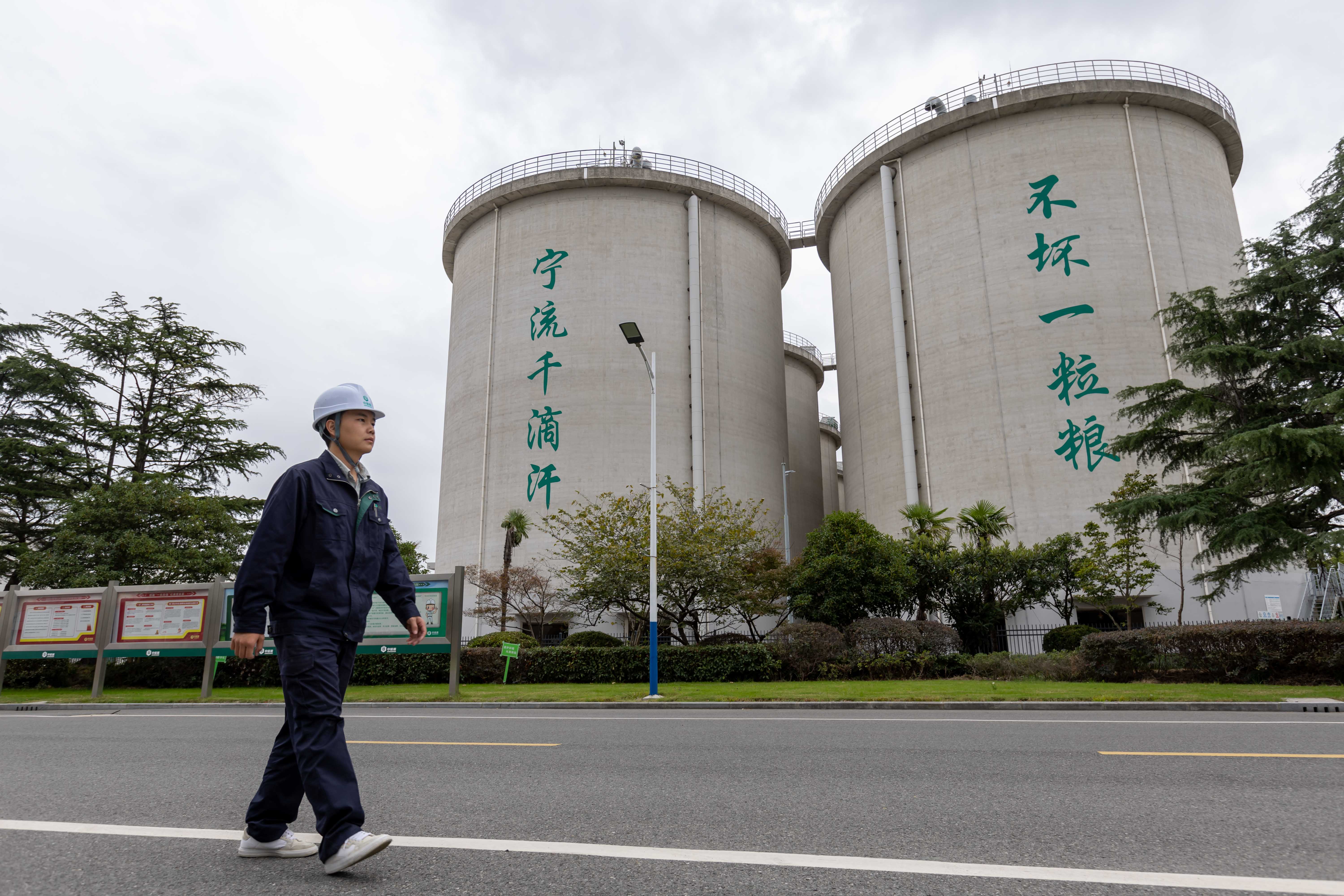 為加快建設(shè)農(nóng)業(yè)強(qiáng)國而努力奮斗——從中央農(nóng)村工作會議看新時代新征程“三農(nóng)”工作戰(zhàn)略部署