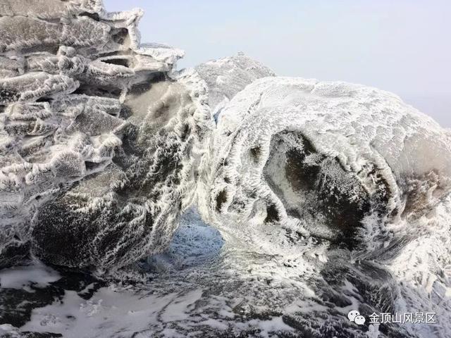 「金頂●冬雪」忽如一夜春風(fēng)來，千樹萬樹梨花開
