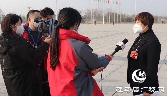 “兩會(huì)”花絮|跟隨鏡頭去看看這些幕后的身影(組圖)