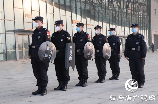 “兩會(huì)”花絮|跟隨鏡頭去看看這些幕后的身影(組圖)