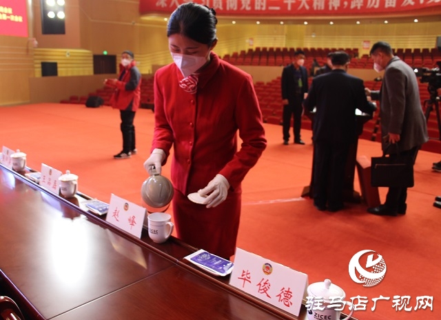 “兩會(huì)”花絮|跟隨鏡頭去看看這些幕后的身影(組圖)