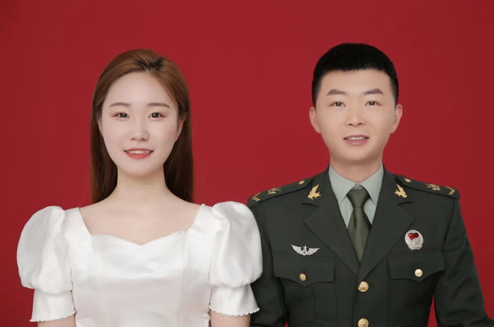 蘆葦叢著火！這名河南籍休假軍人脫下外套沖了上去不停撲打………