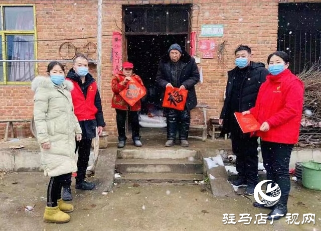 踐行二十大 奮進(jìn)新征程 駐馬店市文化館舉行義寫(xiě)春聯(lián)活動(dòng)