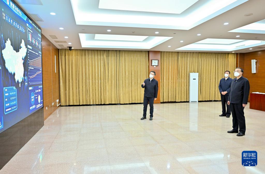 李克強(qiáng)考察市場監(jiān)管總局并主持召開座談會