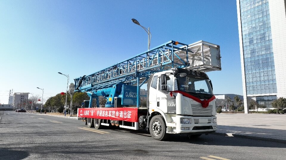 河南全力拼經(jīng)濟(jì)②丨重裝設(shè)備發(fā)往全國(guó) 宇通擂響新年“出征戰(zhàn)鼓”