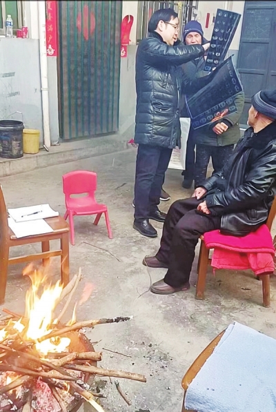 河南醫(yī)生春節(jié)回鄉(xiāng)，把家變成了“義診現(xiàn)場(chǎng)”