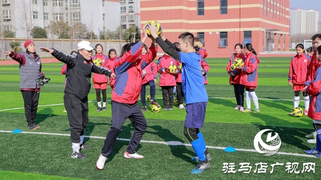 “奔跑吧•少年”冠軍進校園活動走進駐馬店實驗小學