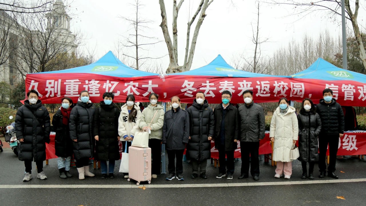你好新學(xué)期！河南高校開學(xué)“大片”上演 學(xué)生：真正的大學(xué)生活回來了