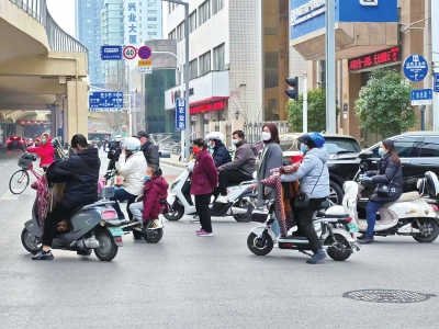 河南省就駕乘電動自行車佩戴頭盔征求意見 未按規(guī)定佩戴頭盔，拒不改正或罰20元