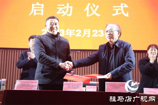 駐馬店市第二初級中學(xué)與新蔡縣思源實(shí)驗(yàn)學(xué)校簽訂結(jié)對幫扶協(xié)議