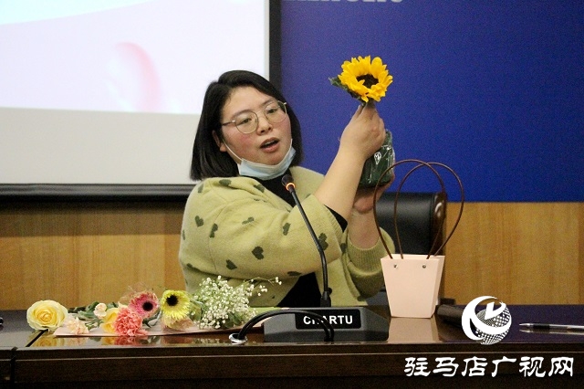 人面“鮮花”相映紅 駐馬店廣播電視臺(tái)舉辦“三八”婦女節(jié)藝術(shù)插花活動(dòng)