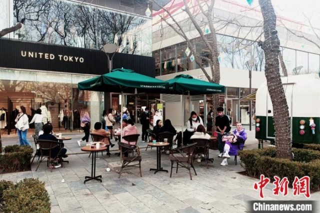商業(yè)外擺迎“夏天”，如何應(yīng)對(duì)亂扔垃圾、隨意抽煙？