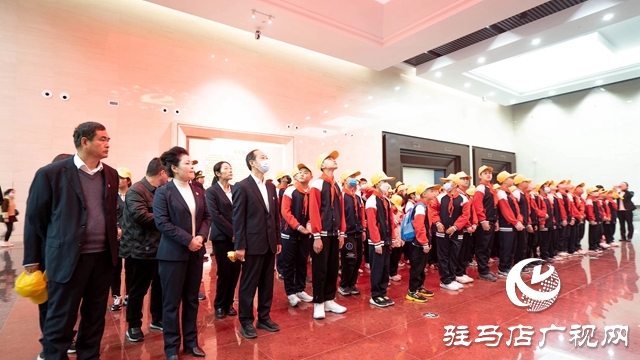 駐馬店實(shí)驗(yàn)小學(xué)開展“緬懷革命先烈 傳承紅色基因”清明祭掃活動(dòng)