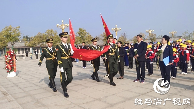駐馬店實(shí)驗(yàn)小學(xué)開展“緬懷革命先烈 傳承紅色基因”清明祭掃活動(dòng)
