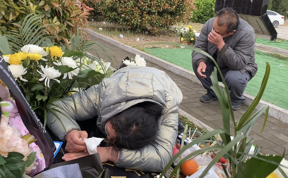 果凍和泡面，肖思遠父母帶給兒子的零食令人破防