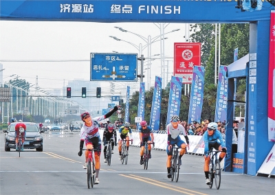 中國自行車職業(yè)聯(lián)賽濟源打響“第一槍”