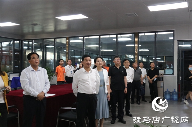 真情慰問(wèn)傳溫暖 趣味運(yùn)動(dòng)遞和諧