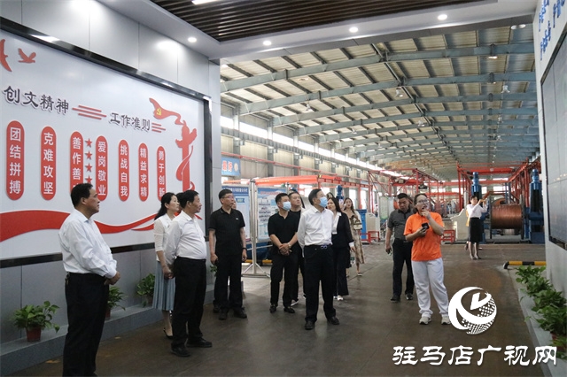 真情慰問(wèn)傳溫暖 趣味運(yùn)動(dòng)遞和諧