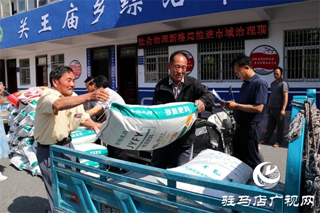 免費(fèi)發(fā)放肥料種子，暖心助力鄉(xiāng)村振興