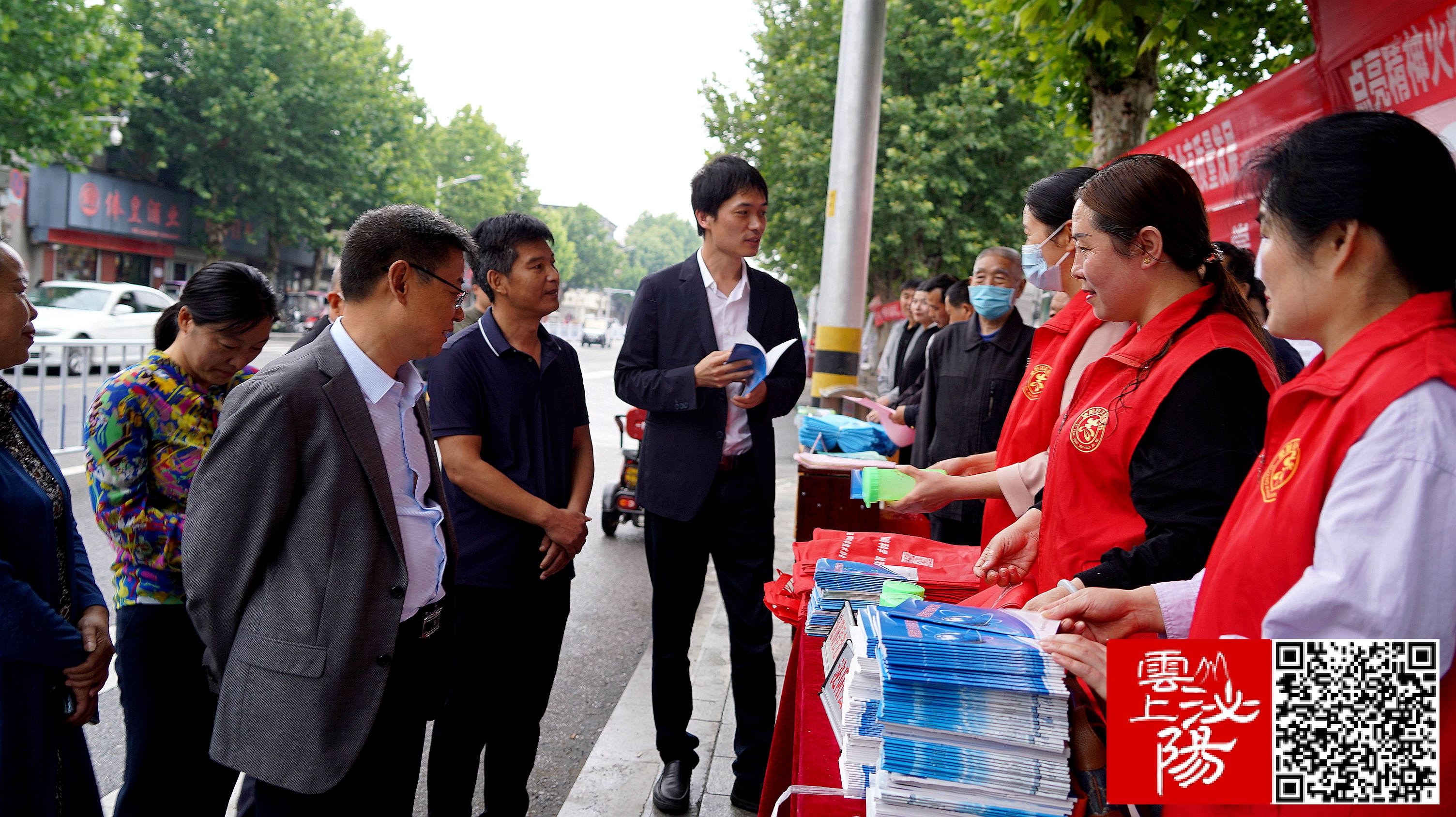 泌陽縣開展“熱愛科學(xué) 崇尚科學(xué)”科技活動(dòng)周宣傳活動(dòng)