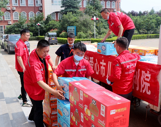 溫情“六一”  愛心企業(yè)到市兒童福利院開展愛心捐贈活動