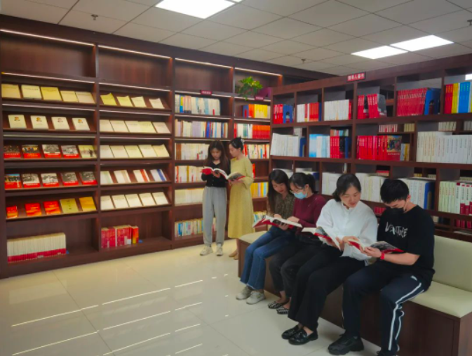 追隨總書記足跡 書寫青春華章——駐馬店市紀(jì)委監(jiān)委機(jī)關(guān)五月開展“每月一主題”讀書分享活動(dòng)