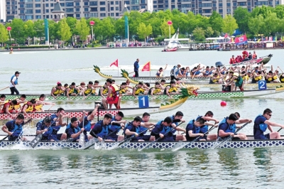 河南省第十一屆中華軒轅龍舟大賽暨“國(guó)印杯”中原農(nóng)谷·鳳湖龍舟公開賽在新鄉(xiāng)舉行