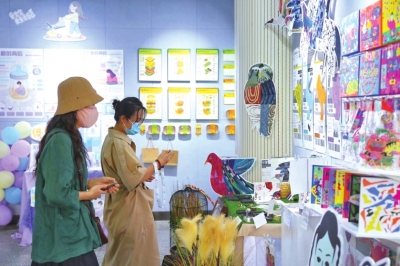  “藝起上頂端”！首屆頂端新聞美術(shù)、設(shè)計學(xué)院畢業(yè)作品聯(lián)展開幕