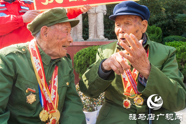 駐馬店市“紀(jì)念延安雙擁運(yùn)動(dòng)80周年·雙擁杯”攝影展頒獎(jiǎng)儀式舉行