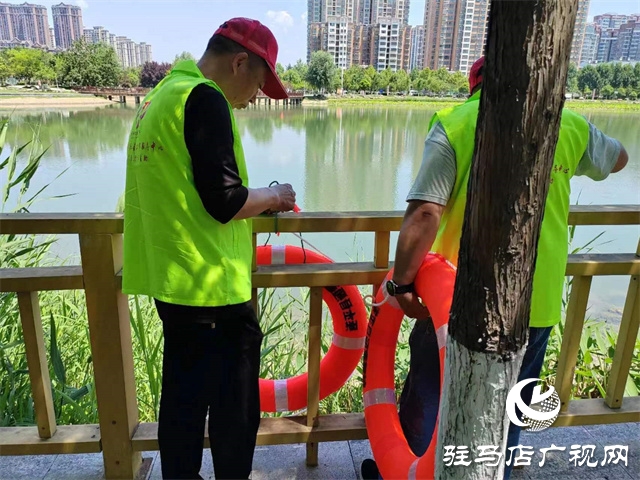 駐馬店:多部門攜手開展水上救援設(shè)施投放活動(dòng)