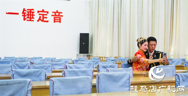 駐馬店市“紀(jì)念延安雙擁運(yùn)動(dòng)80周年·雙擁杯”攝影展頒獎(jiǎng)儀式舉行