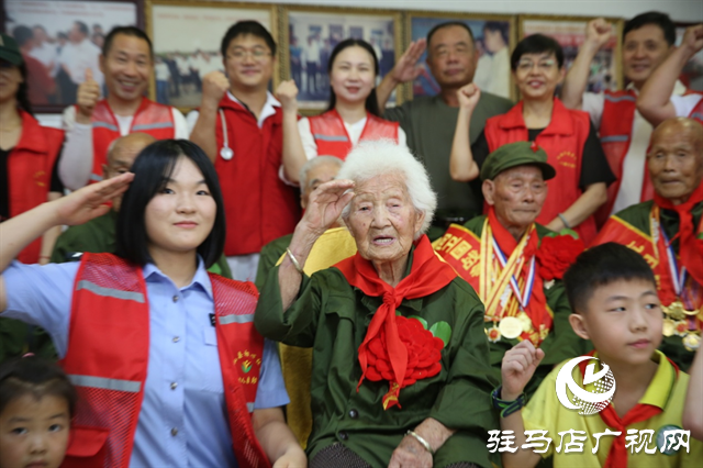 駐馬店市“紀(jì)念延安雙擁運(yùn)動(dòng)80周年·雙擁杯”攝影展頒獎(jiǎng)儀式舉行
