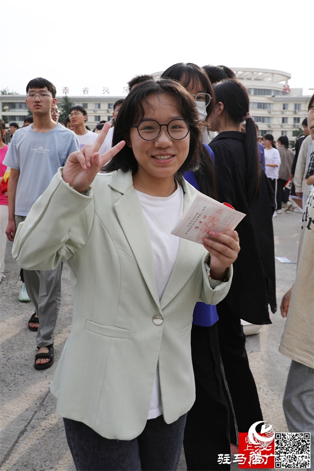 高考結(jié)束了！看泌陽考點這些溫暖瞬間