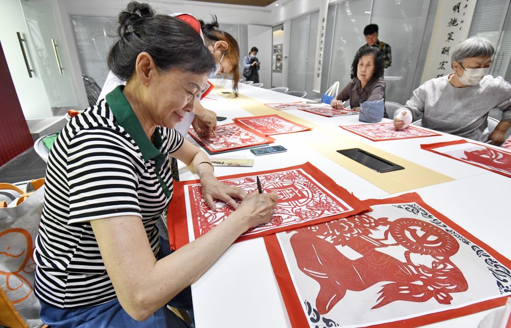 多地老齡化程度加深 如何面對(duì)人口發(fā)展新常態(tài)？——中國(guó)探索應(yīng)對(duì)人口發(fā)展新趨勢(shì)的生動(dòng)實(shí)踐