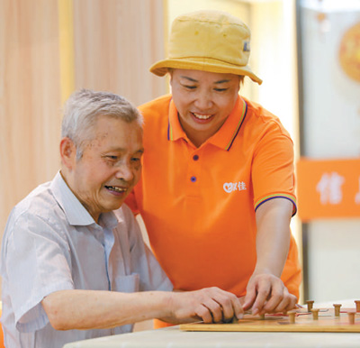 創(chuàng)新養(yǎng)老產(chǎn)品、改善消費(fèi)環(huán)境、激發(fā)消費(fèi)潛能 銀發(fā)消費(fèi)讓老年人幸福生活