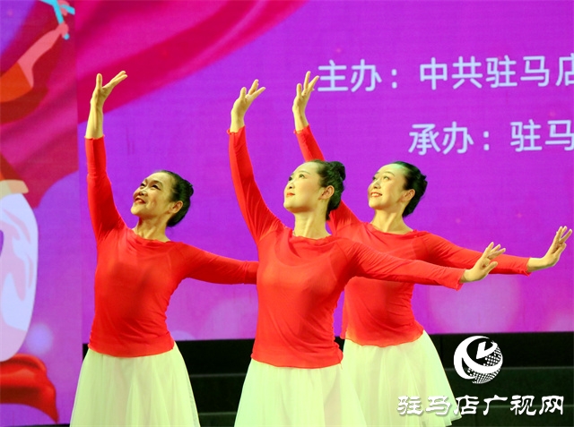 駐馬店:廣場(chǎng)舞翩躚 賽出新風(fēng)采