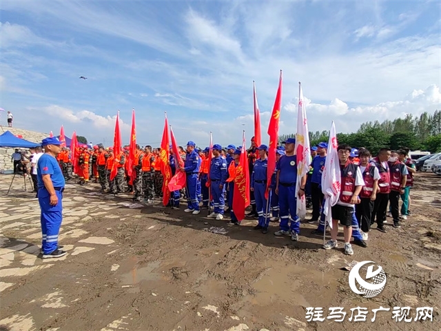 駐馬店市蛟龍搜救隊(duì)舉行防汛應(yīng)急演練