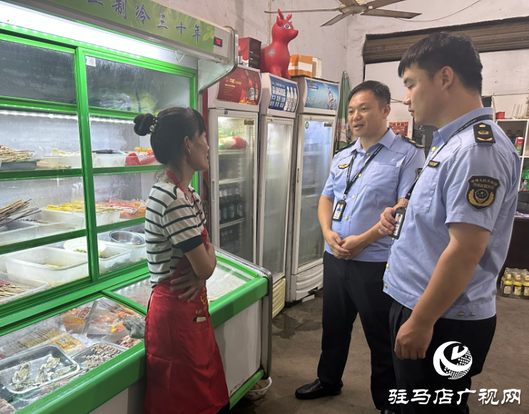 泌陽縣郭集鎮(zhèn)市場監(jiān)管所開展夜市檢查，守護(hù)人間“煙火氣”