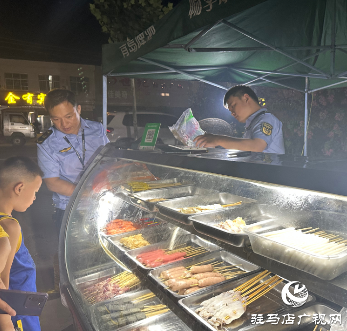 泌陽縣郭集鎮(zhèn)市場監(jiān)管所開展夜市檢查，守護(hù)人間“煙火氣”