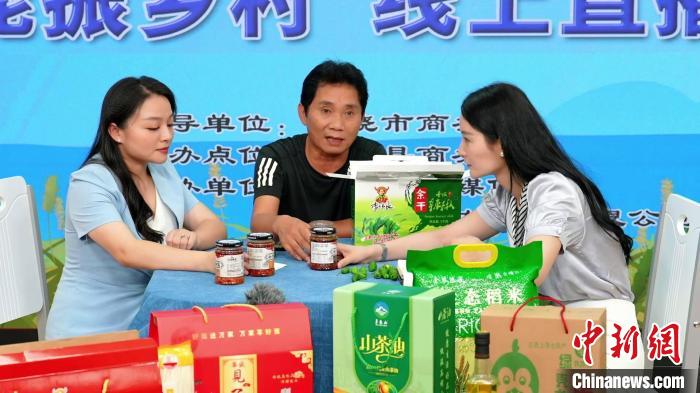 紅土地上振興路：鄉(xiāng)賢賦能農(nóng)特產(chǎn)品走上“云端”大市場(chǎng)