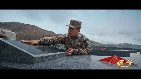 逐夢｜淚目！他穿著軍裝和烈士哥哥“同框”……