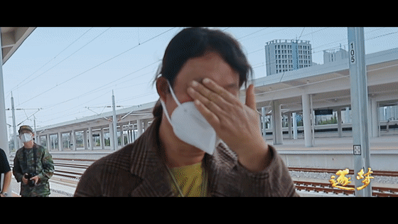 逐夢｜淚目！他穿著軍裝和烈士哥哥“同框”……